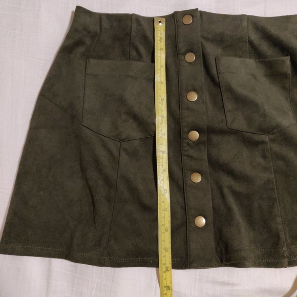 🎉3/$15🎉 F21 Green Button Front A-Line Mini Skirt - Picture 5 of 5